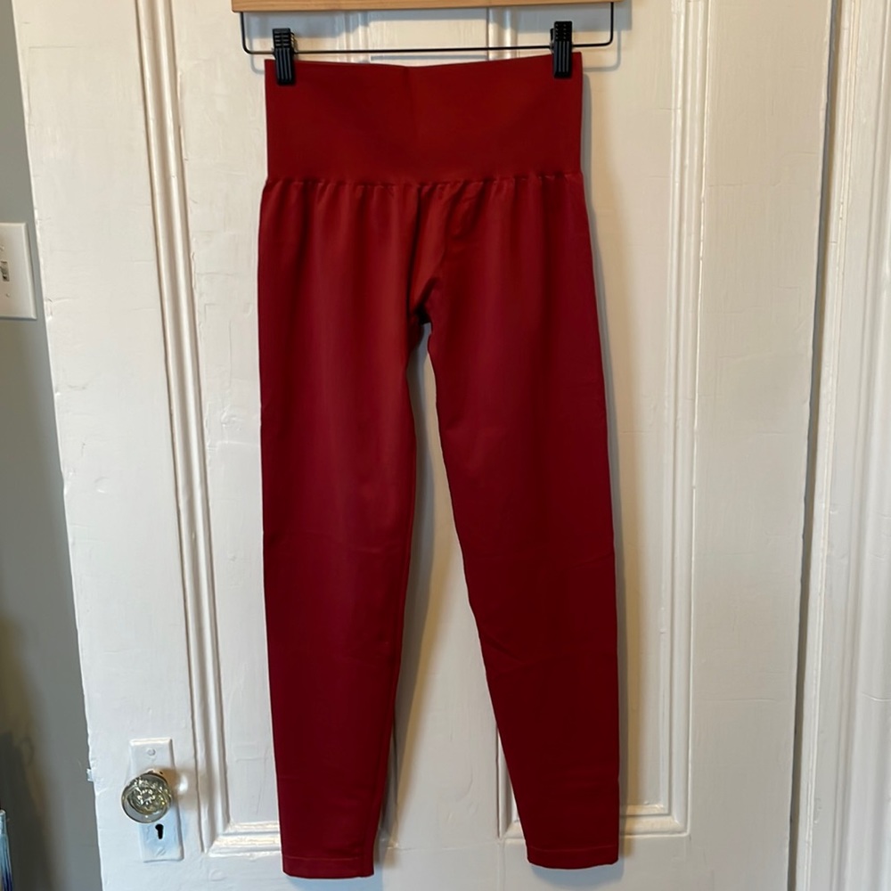 NVGTN Solid Seamless Leggings in Carmine ♥️🍷